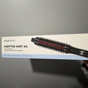FoxyBae Hottie Hot XL Black Thermal Brush